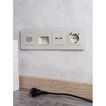 BRITE Розетка с заземлением с защитными шторками 16А с USB A+C 18Вт РЮш11-1-БрКр бежевый