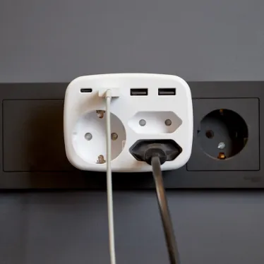 Тройник электрический 16А с/з + 2х2,5А + 3хUSB-A 2,4А + USB Type-C 3А, белый