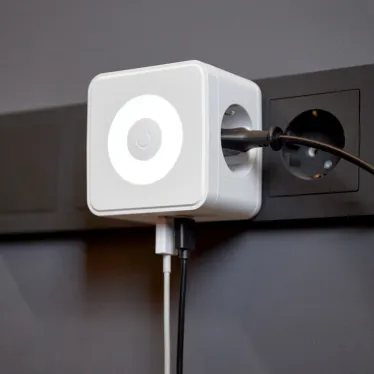 Двойник электрический Куб 16А с/з + 2хUSB-A 2,4А + USB Type-C 3А с ночной подсветкой, белый
