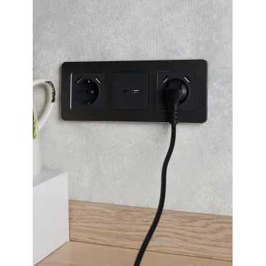 BRITE Розетка с заземлением с защитными шторками 16А с USB A+A 2,1А РЮш10-1-БрГ графит