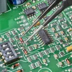 Пинцет ESD захватный прецизионный гладкие губки игловидные кончики антистатический L-110 мм нержавеющая хромоникелевая сталь хромированный