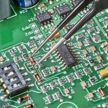 Пинцет ESD захватный прецизионный гладкие губки игловидные кончики антистатический L-110 мм нержавеющая хромоникелевая сталь хромированный