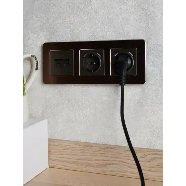 BRITE Розетка с заземлением с защитными шторками 16А с USB A+A 2,1А РЮш10-1-БрТБ бронза