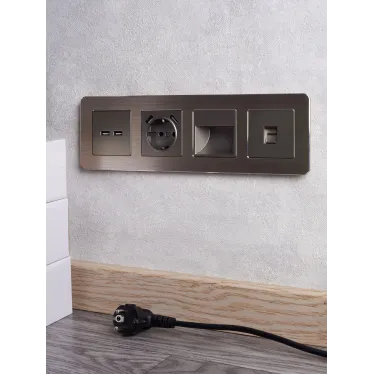 BRITE Розетка с заземлением с защитными шторками 16А с USB A+A 3,1А РЮш10-2-БрШ шампань