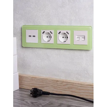 BRITE Розетка с заземлением с защитными шторками 16А с USB A+A 2,1А РЮш10-1-БрЖ жемчуг
