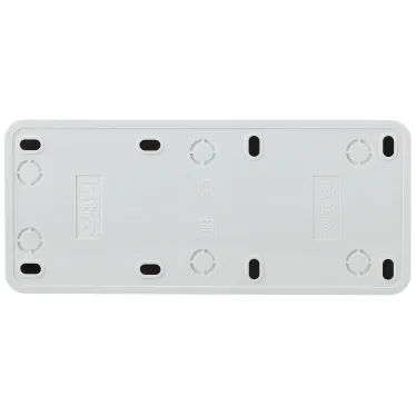 Розетка Intro Quadro 2-206-01 с заземлением трехместная 3х2P+E, 16А-250В, IP20, ОУ, белый
