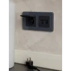 BRITE Розетка с заземлением с защитными шторками и крышкой 16А IP20 РСбш10-3-БрГ графит