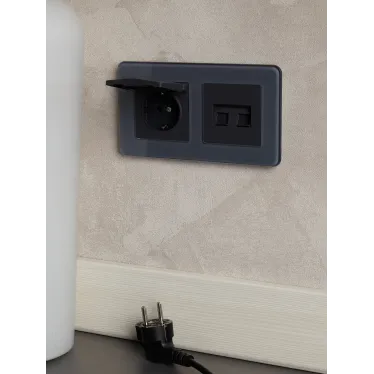 BRITE Розетка с заземлением с защитными шторками и крышкой 16А IP20 РСбш10-3-БрГ графит