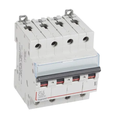 Выключатель автоматический четырехполюсный 32А C DX3-E 6кА
