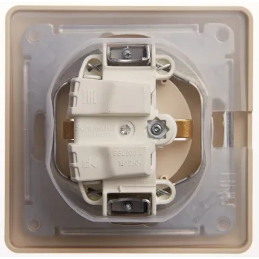 GLOSSA Розетка с заземлением со шторками с крышкой бежевая в сборе IP44