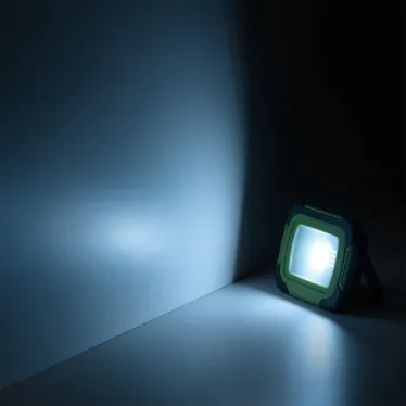 Аккумуляторный светодиодный прожектор PORTABLE LIGHT 10W 700lm IP44 6500К 1/20 | 686400310 | Gauss