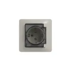 GLOSSA Розетка с заземлением со шторками с крышкой бежевая в сборе IP44