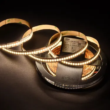 Лента светодиодная 5м SMD2835 240LED/м 22Вт/м IP20 ширина 10мм 24В теплый белый IEK