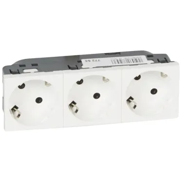 Розетка Mosaic 3Х2К+З нем.ст. с отверстиями под 45 град. | 077253 | Legrand