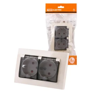 Розетка двойная 2П+З с защ. шт. и прозрачной крышкой 16А 250В IP44 сл. кость "Таймыр" | SQ1814-0177 | TDM