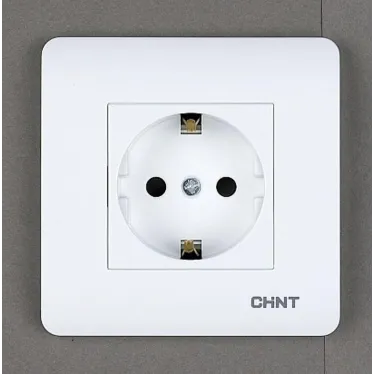 Розетка с заземляющим контактом 16А 250В | 715389 | CHINT