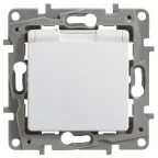Etika Белый Розетка с заземлением, автозажимные клеммы, IP44 | 672232 | Legrand