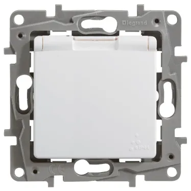 Etika Белый Розетка с заземлением, автозажимные клеммы, IP44 | 672232 | Legrand
