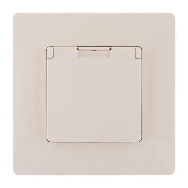 Розетка с заземлением IP44 - Legrand Etika - со шторками с защитной крышкой 16А 250В винтовые зажимы - слоновая кость