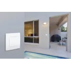 Розетка с заземлением IP44 - Legrand Etika - со шторками с защитной крышкой 16А 250В винтовые зажимы - белая