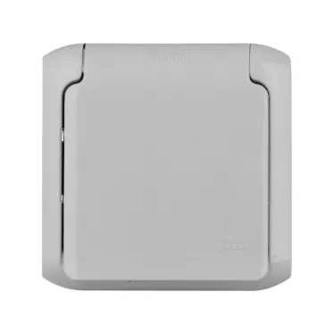 Quteo Серый Розетка с заземлением со шторками IP44 | 782351 | Legrand