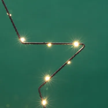 Звезда подвесная на металлическом каркасе 30см 20LED теплый белый питание 2хАА не в комплекте