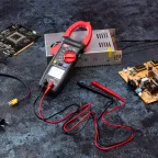 Клещи токовые UNI-T UT205+