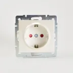 Розетка RAIN с защитой от детей керамика жемчужно-белый перламутр механизм