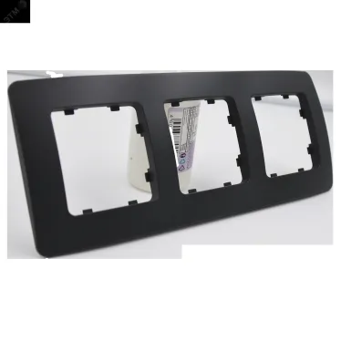 Рамка трехместная, скрытой установки, цвет черный