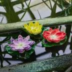 Садовый светильник на солнечной батарее Желтая кувшинка Плавающий. 1 светодиода Теплый белый свет 1xААA Ni-Mh аккумулятор в комплекте IP44 USL-S-827/PT060 YELLOW WATERLILY