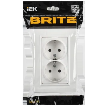 BRITE Розетка 2-местная с заземлением с защитными шторками плоская 16А в сборе РСшПл12-3-БрАБ арктический белый IEK