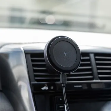 Держатель автомобильный с беспроводной зарядкой MagSafe Strong 15Вт