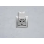 VALENA Розетка с заземлением без шторок с крышкой алюминий