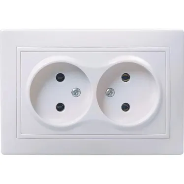 КВАРТА Розетка двойная без заземления сошторками 10А белый