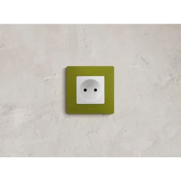 ETIKA Розетка без заземления со шторками белая винтовые зажимы