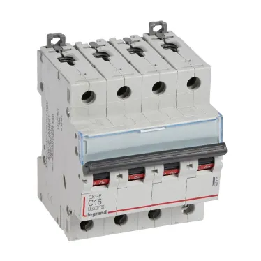 Выключатель автоматический четырехполюсный 16А C DX3-E 6кА