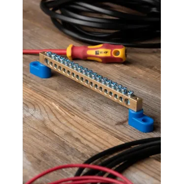 Шина 0 N (8х12мм) 18 отверстий латунь 2 синих угловых изолятора PROxima