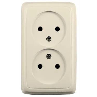 Розетка двойная наружная с изоляционной пластиной слоновая кость