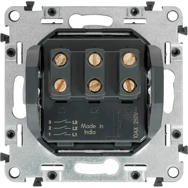 Valena IN MATIC Выключатель трехклавишный 10АХ 250В Винтовые зажимы