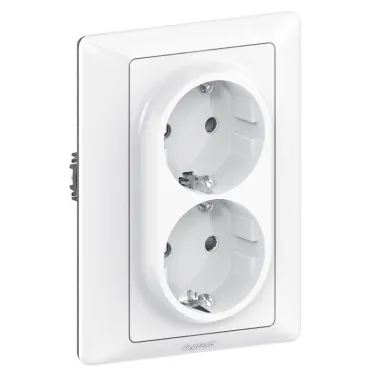 Valena LIFE Лицевая панель для двойной силовой розетки 2х2К+З Белая