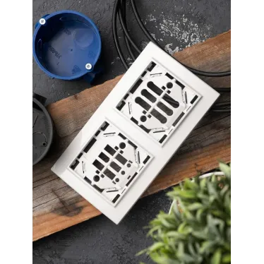 Рамка Минск 2-местная горизонтальная белая