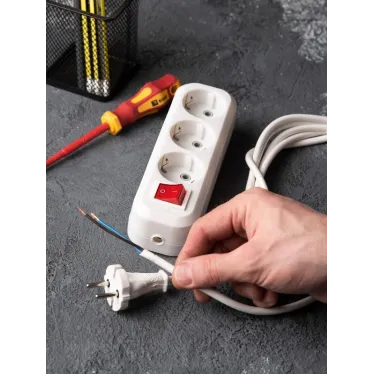 Колодка 3 гнезда с заземлением с выключателем 16А Эксперт