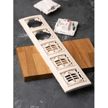 Рамка пятиместная горизонтальная бежевый Минск