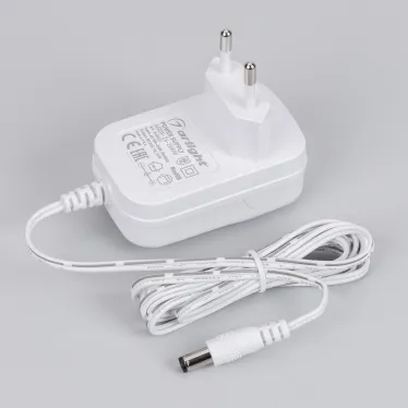 Светильник MAG-ORIENT-FLAT-L690-24W Warm3000 (WH, 80 deg, 48V) (Arlight, IP20 Металл, 5 лет) | 037914 | Arlight