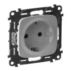 Valena ALLURE Розетка силовая 2К+З 16А 250В со шторками безвинтовые зажимы с лицевой панелью алюминий