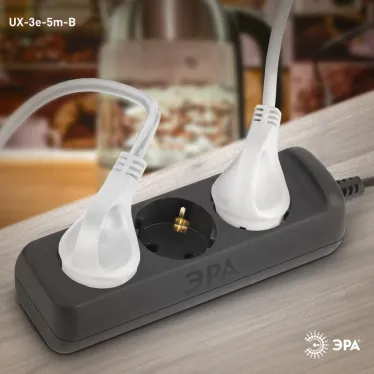 Удлинитель электрический UX-3e-5m-B с заземлением 3 розетки 5м ПВС 3x0,75мм2 10А черный