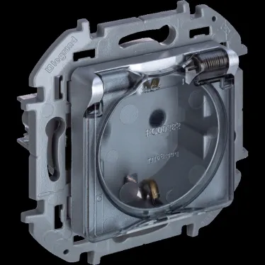 Розетка 2К+З IP 44 с откидной крышкой и шторками немецкий стандарт 16 А 250 В~ INSPIRIA алюминий