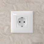 Avanti Розетка в стену, 2P+E, с защитными шторками, ''Белое облако''