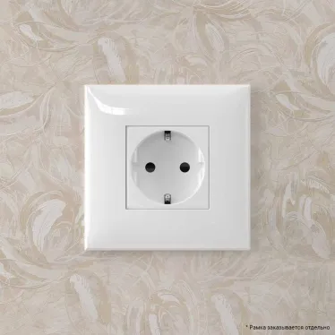 Avanti Розетка в стену, 2P+E, с защитными шторками, ''Белое облако''