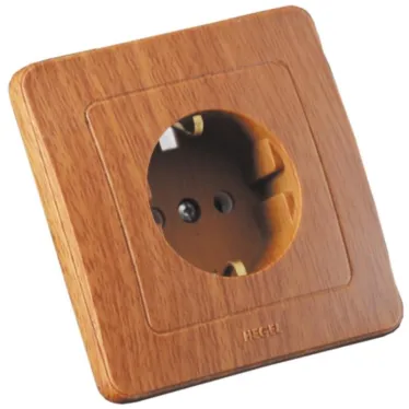 Розетка скрытая с заземлением со шторками дуб
